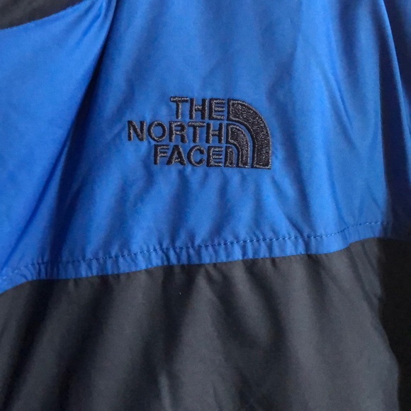 This cozy and REVERSIBLE coat for juniors. - Picture 2 of 4